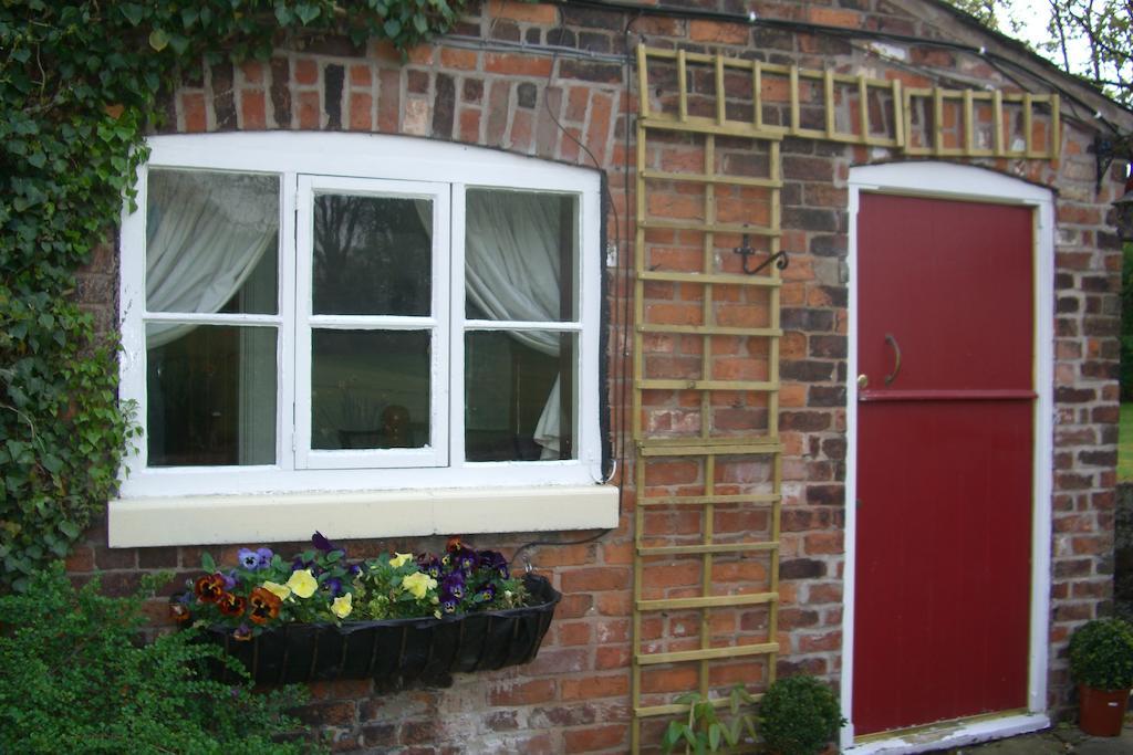 Guest house Ash Farm Little Bollington